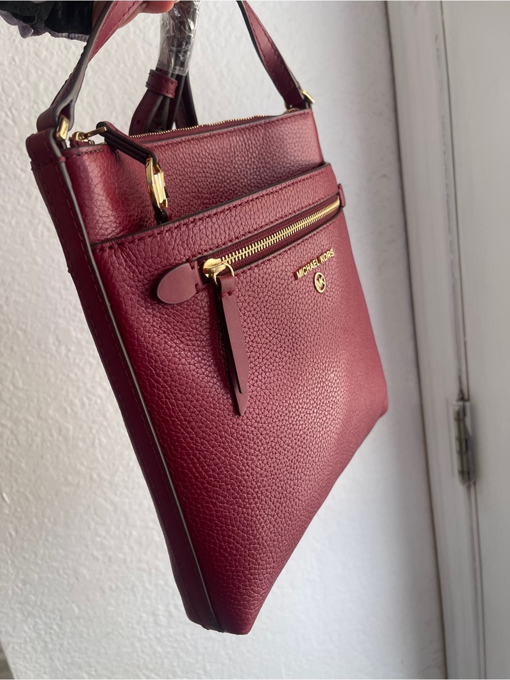 Beautiful Michael Kors Women's Bungury Leather Crossbody Bag - Picture 5 of 8